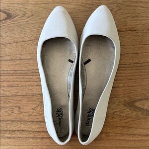 Charlotte Russe Women's Beige Flats